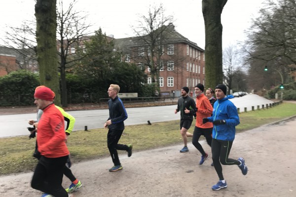 Beim ersten Vorbereitungslauf laufen wir rund um den Stadtpark. Foto: Henning Andresen, Runner's World.